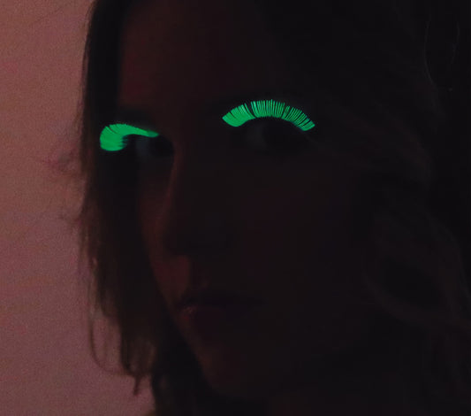 FLUORESCENT EYELASHES